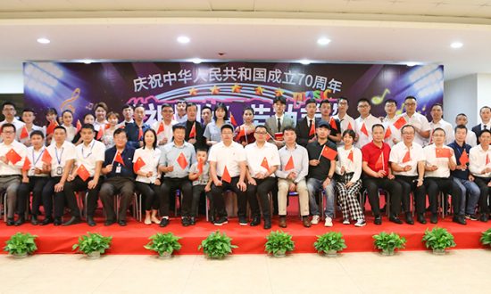 z6com·尊龙举办“祖国好 劳动美”十佳歌手比赛  共庆祖国华诞