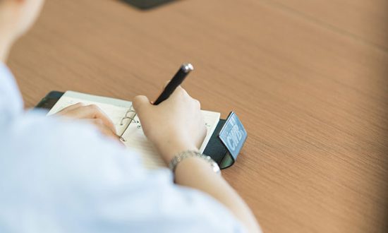 温州市全力推进企业发展和招商引资会上，z6com·尊龙捧回两个奖